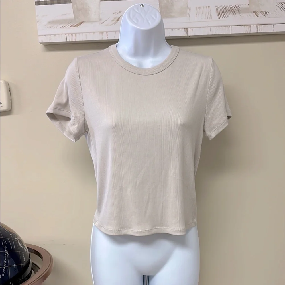 NWOT Women's Sand Short Sleeve Crew Rib Top - Picture 2 of 3